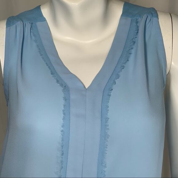 Q & A XSP v Neck sleeveless blouse blue ruffle - Picture 4 of 6